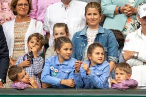 Roger Federer with his family x Taylor Swift 